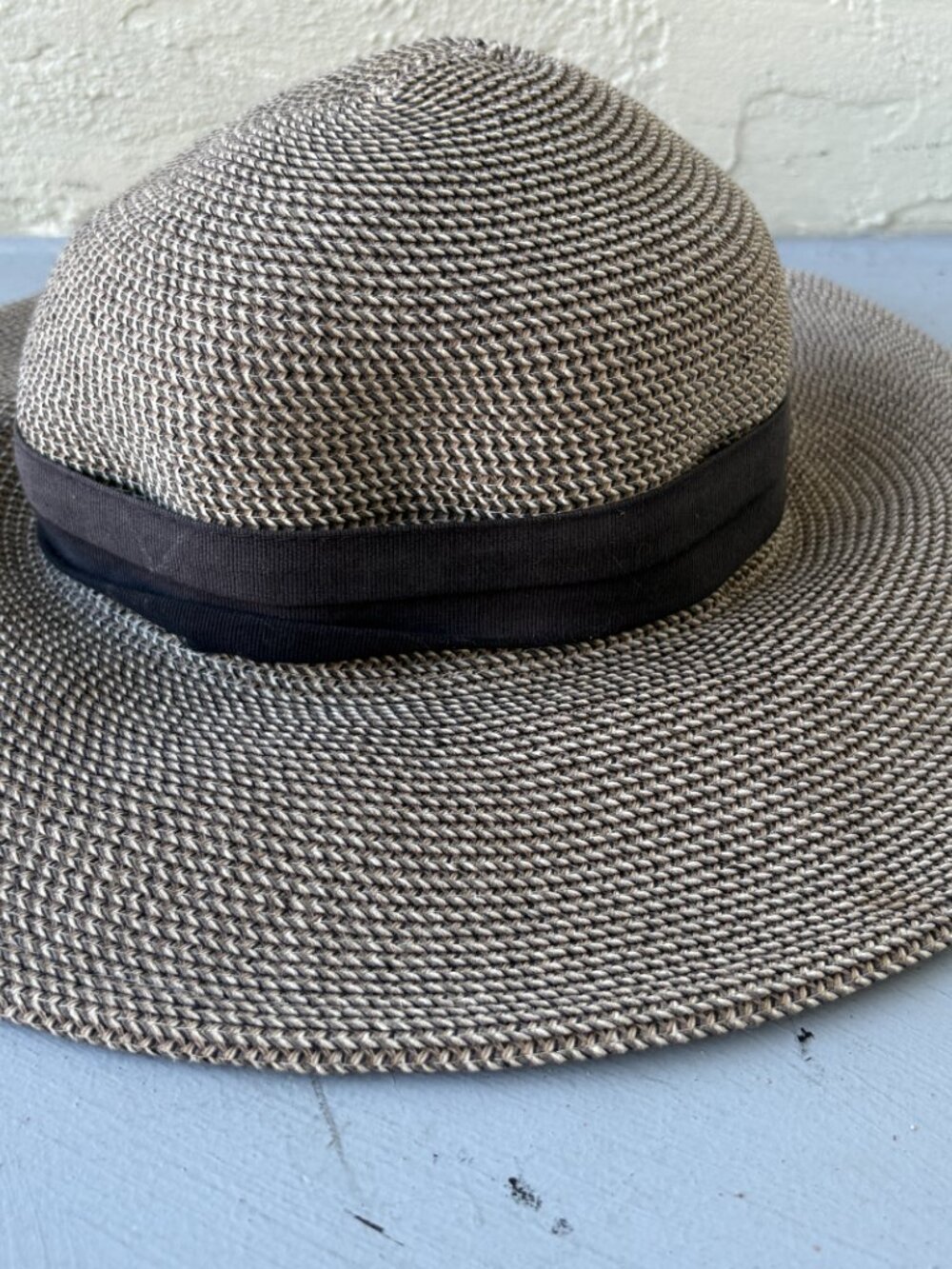 Solar Escape Women's Wide Brim Straw Sun Hat - Grey Tweed / Black Band